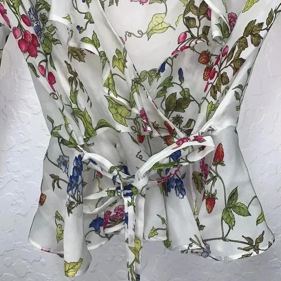 MILLY Women's White Floral Ruffle Wrap Blouse Size 2 - Picture 5 of 8